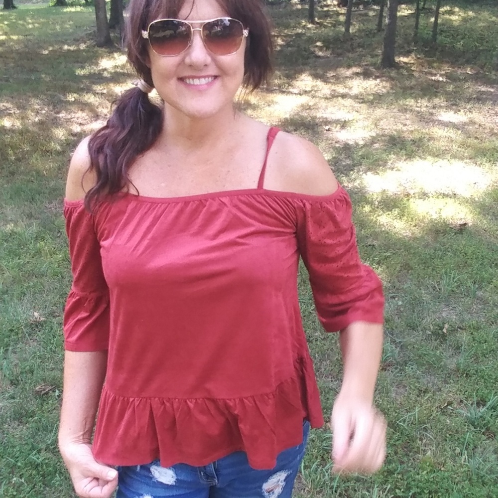 💚SALE💚Maurices Cold Shoulder Top